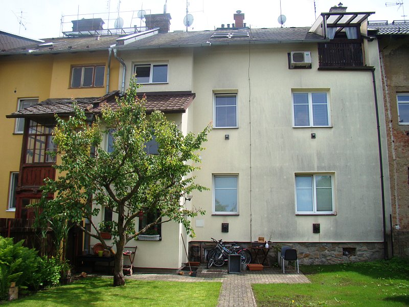 Pronájem bytu 1+1 v přízemí cihlového domu v Šumperku