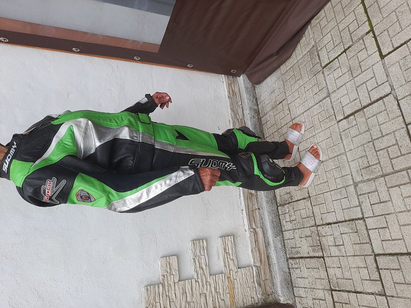 Kožená moto kombineza 38