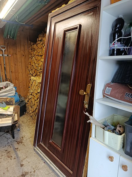 Prodám vstupní dveře pravé 90