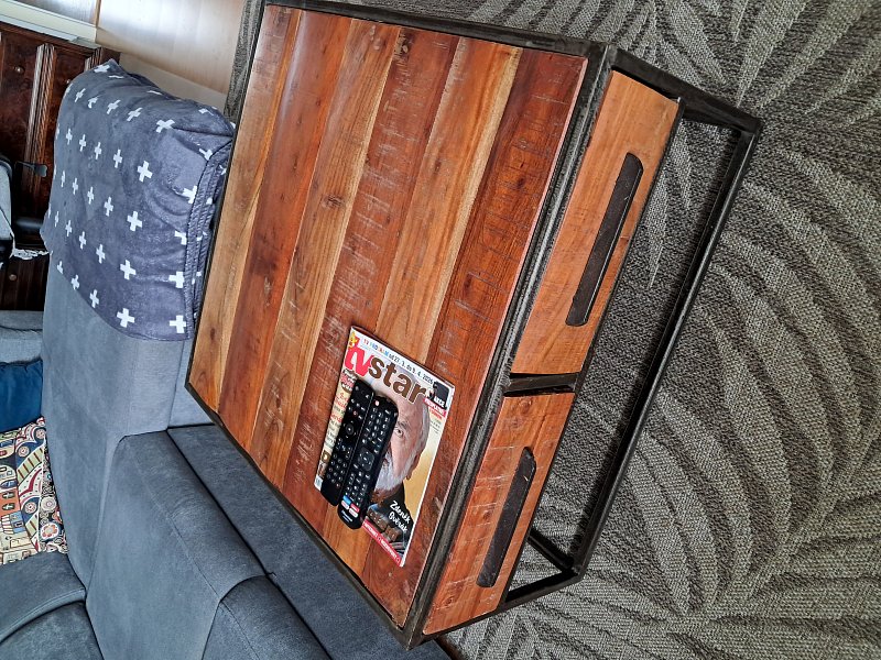 Konferenční stolek mimo tradice