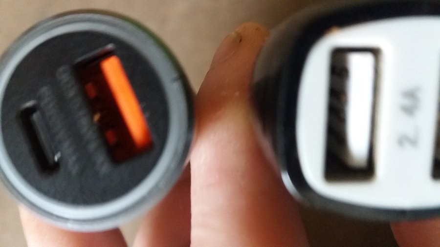 2x usb nabíječky do auta