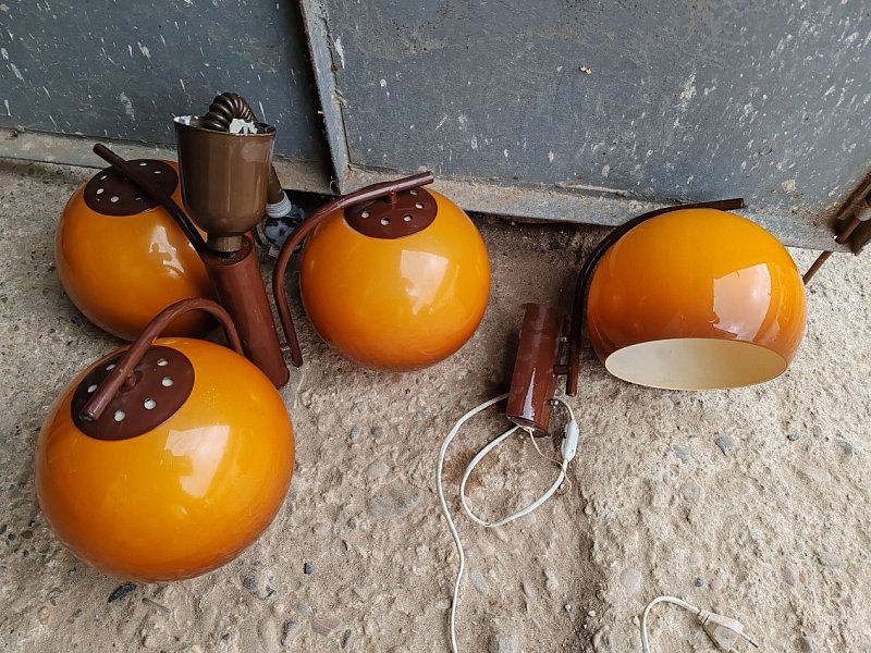 sháním tyto stínidla pro svůj lustr kde mám prasklé