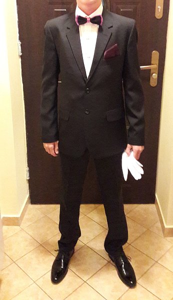 Moderní pánský černý oblek Top stav vel S