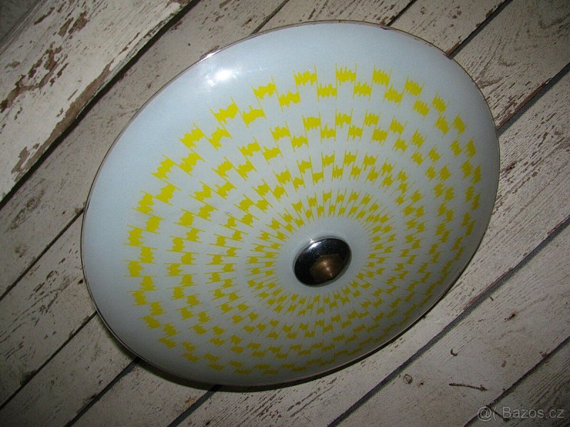 lustr z ohýbaného skla