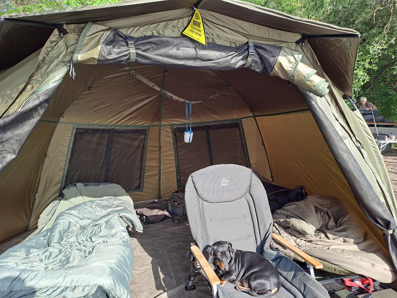 Prodám bivak TRAKER s kšiltem, sloupec vody 25000