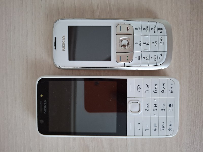 DVA MOBILNÍ TELEFONY "NOKIA"