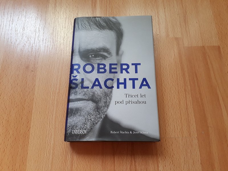 Robert Šlachta: Třicet let pod přísahou kniha, NOVÁ