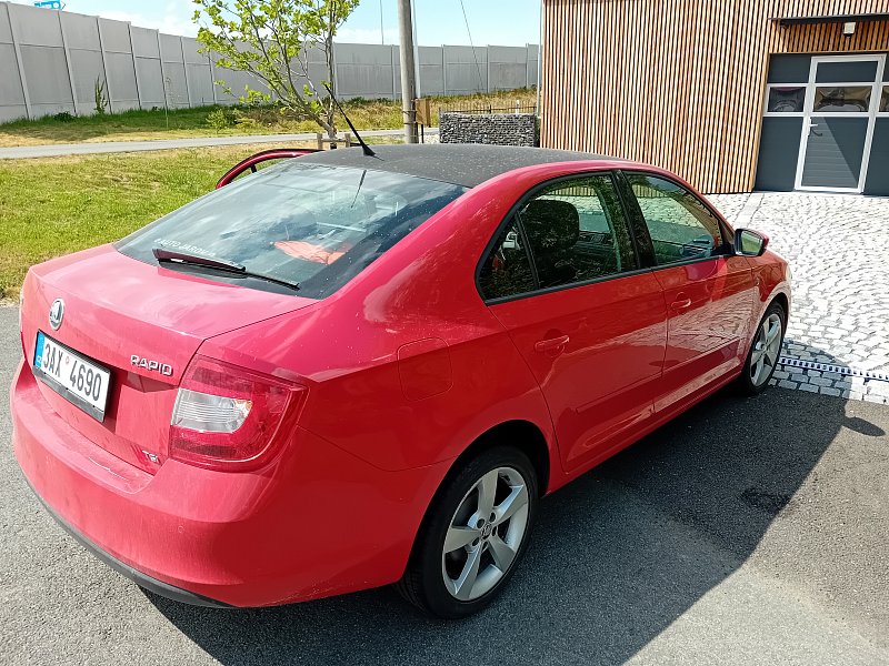 Škoda Rapid koupeno v ČR palivo benzín