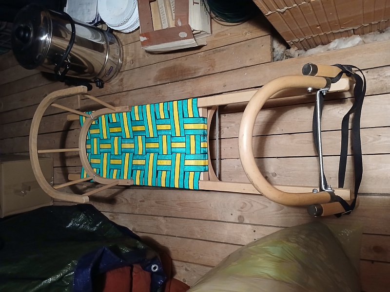 Dřevěné saně s ohradkou