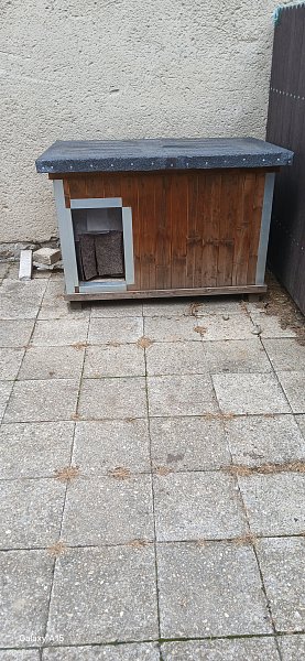 Prodám psí boudu