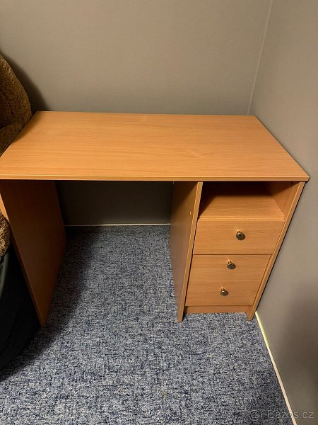 Dětský psací stůl - jako nový