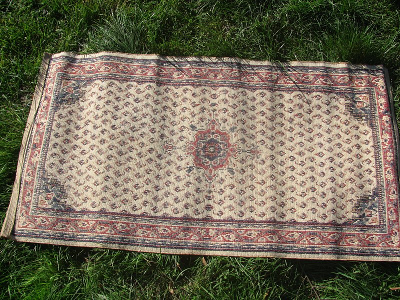 starý koberec 133x70 cm