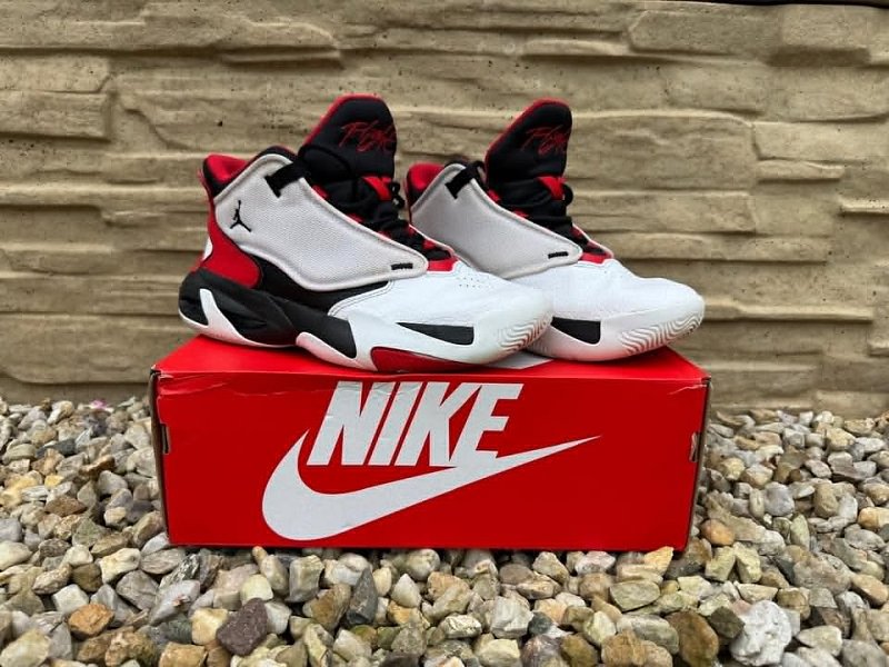 Air Jordan Max Aura 4 GS – EU 39 – TOP stav + krabice