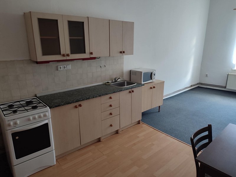 Pronajmu větší 1+1 v cihlové zástavbě v centru Šumperka