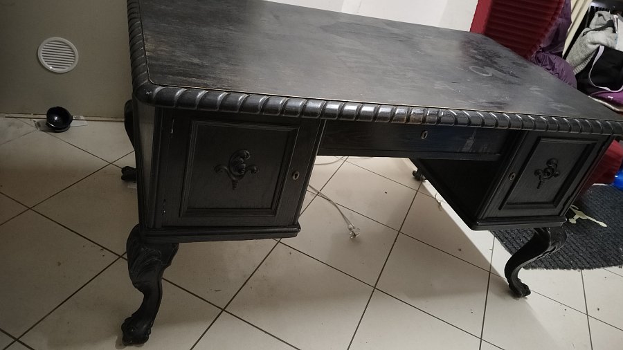 Prodám starožitný stůl + 2 židle