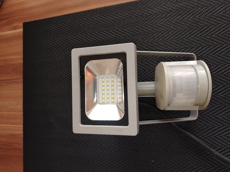 LED reflektor s čidlem 10W