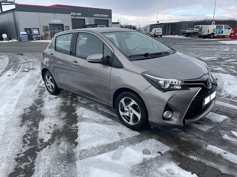 Toyota Yaris 1.5 VVT-i, HYBRID, automat, nová STK