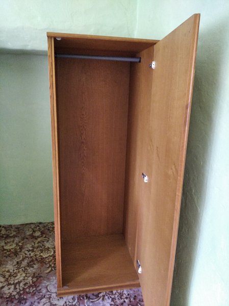 Skříń  šatní