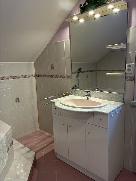 Umyvadlová skříňka