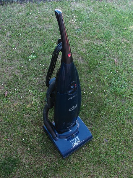 vysavač viz foto  -  HOOVER VU 01 U 3493