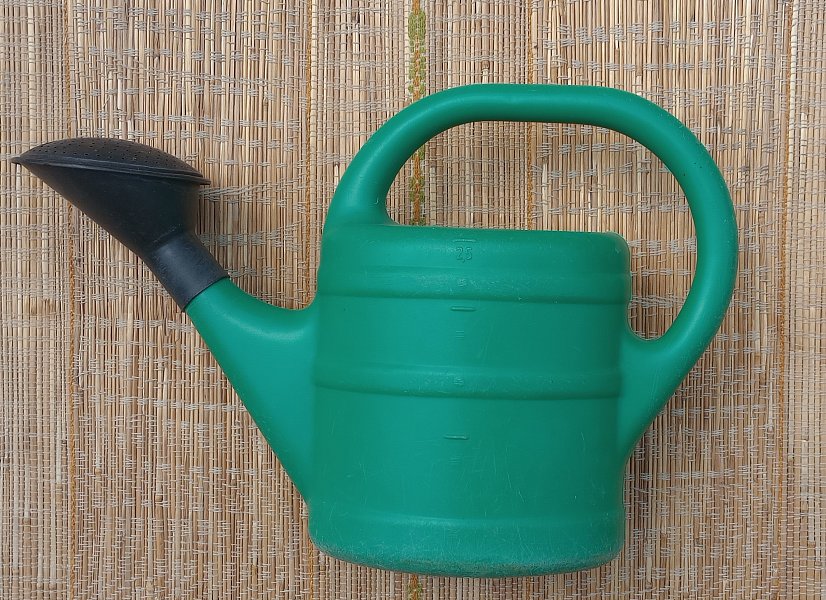 Plastová konev 2,5 l a pozinkované kropítko