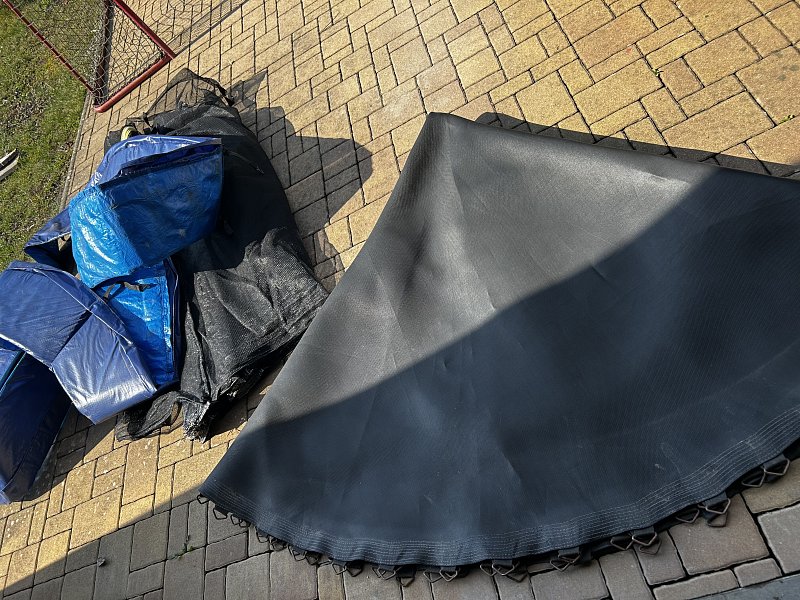 Prodám náhradní díly k trampolíně 3 m