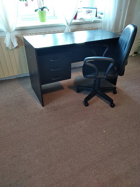 Psací stůl a křeslo