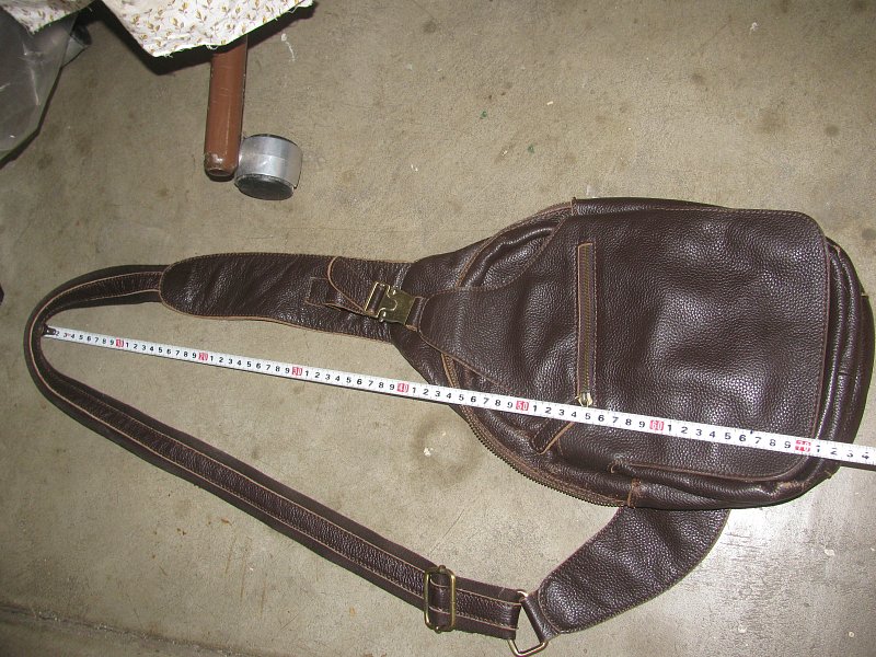 kožená taška přes rameno