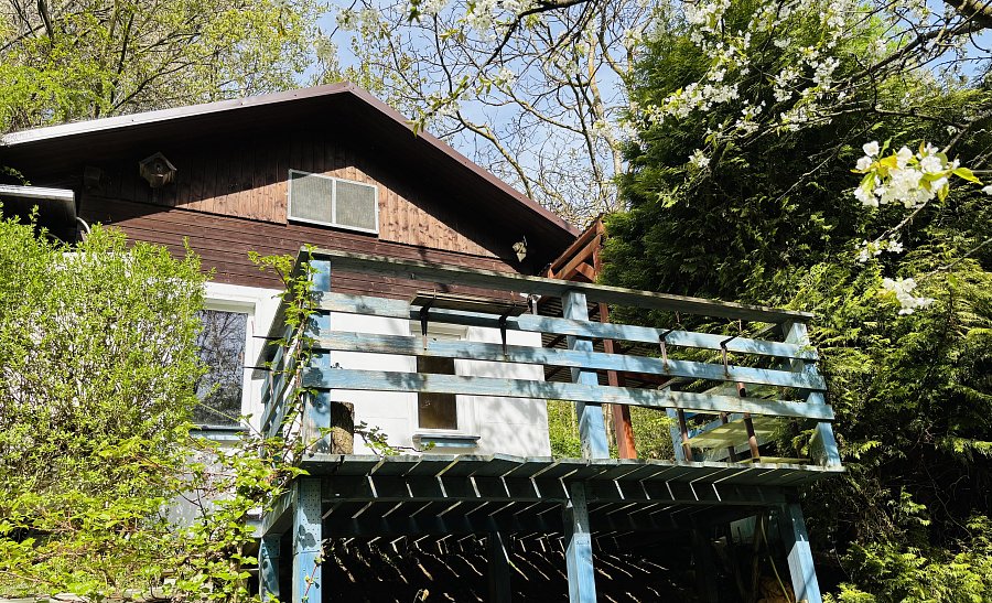 Prodej vybavené zahrady 521 m² s patrovou chatkou a potokem – Šumperk (Lovák)