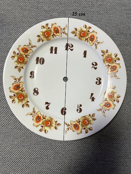 Dekorativní talíř z nástěnných hodin