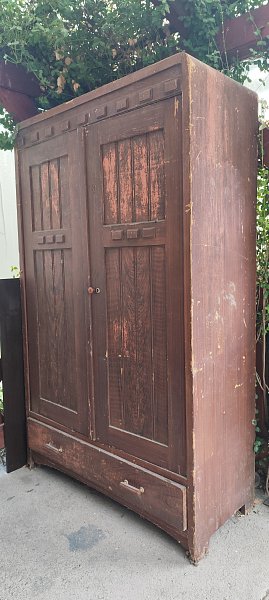 PRODÁM STAROŽITNOU SKŘÍŇ