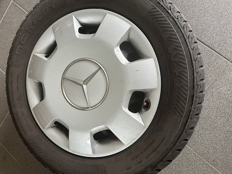 Prodám zimní pneumatiky s disky Mercedes Benz