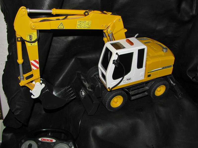 bagr na baterie dickie