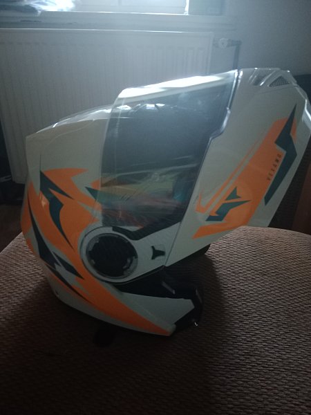 Prodám moto přílbu
