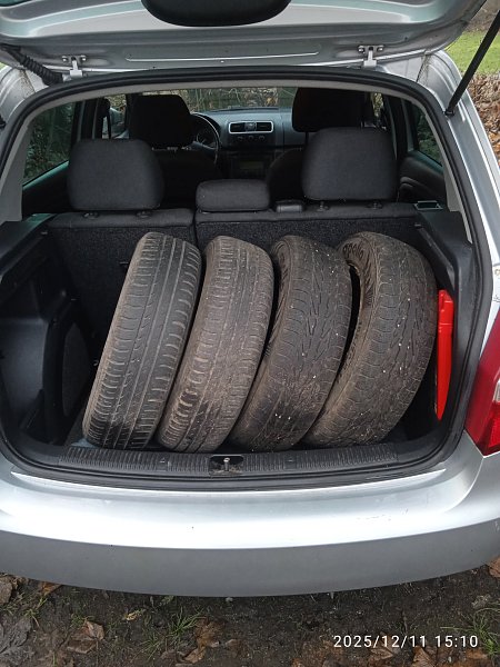 Škoda fabia,polo,:4kompletni kola,165/70R14,1400k.c.