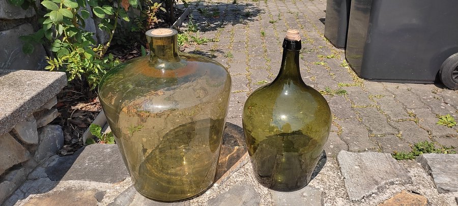 Dva demižony 50l a 20l