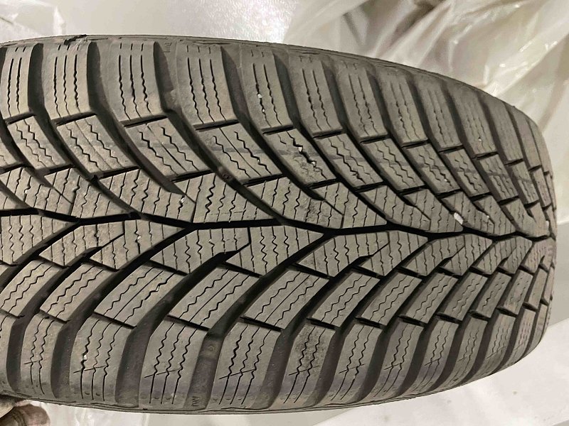 Zimní pneu Continental 205/55 R16 91H na 4 discích prodám