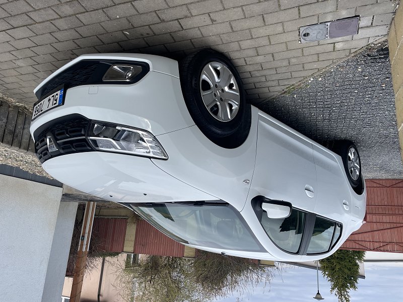 Dacia Logan 1.2 16V(54 KW), najeto 19 000 km, ČR