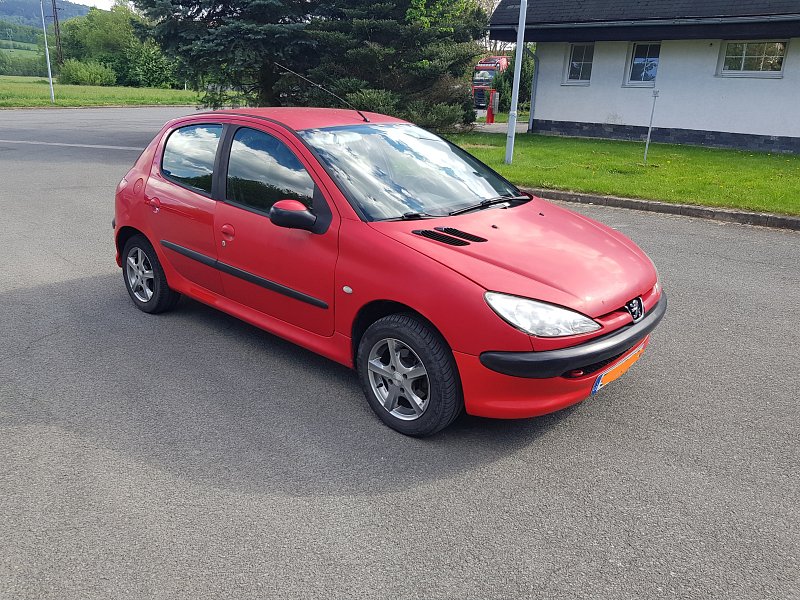 Peugeot 207 1.4hdi rok 2004