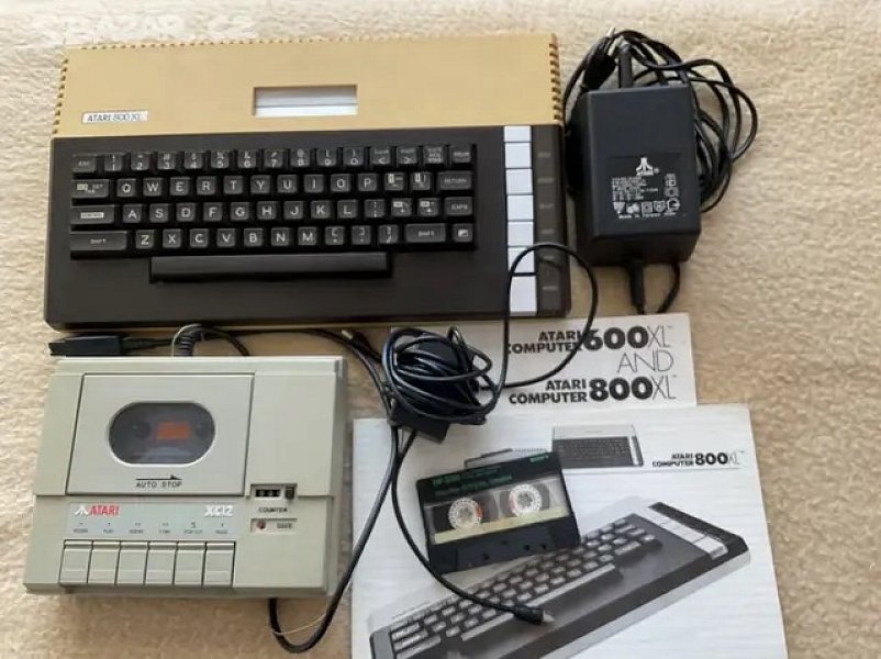 Počítač Atari 800XL