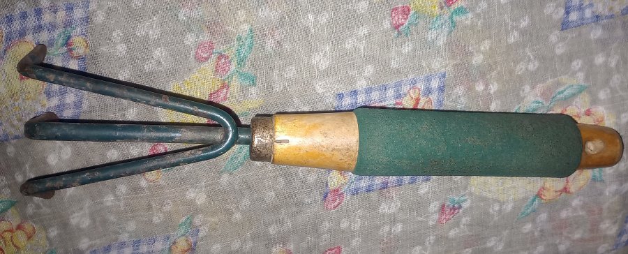 Ruční kultivátor 3 hroty