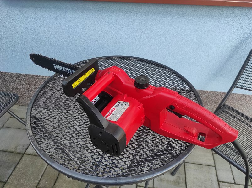Elekrická pila HECHT 2035