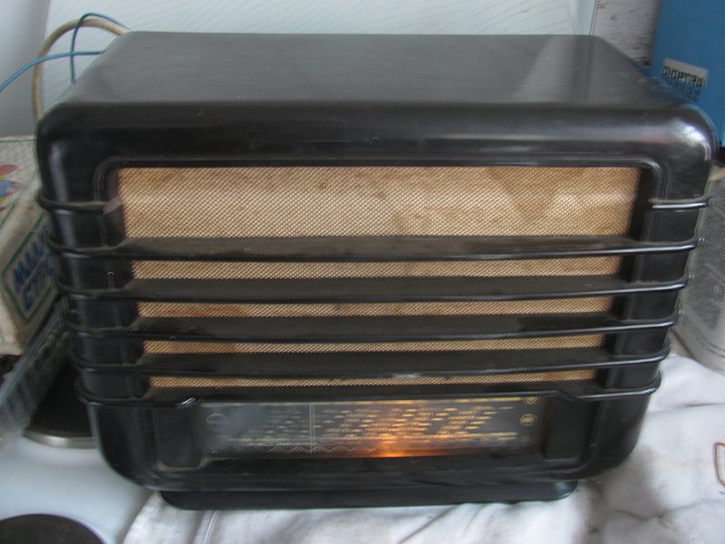 staré bakelitové rádio