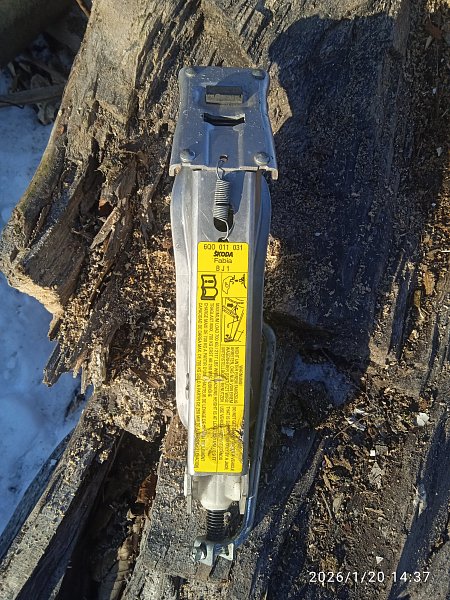 S.fabia: originál zvedák, pěkný,500k.c.