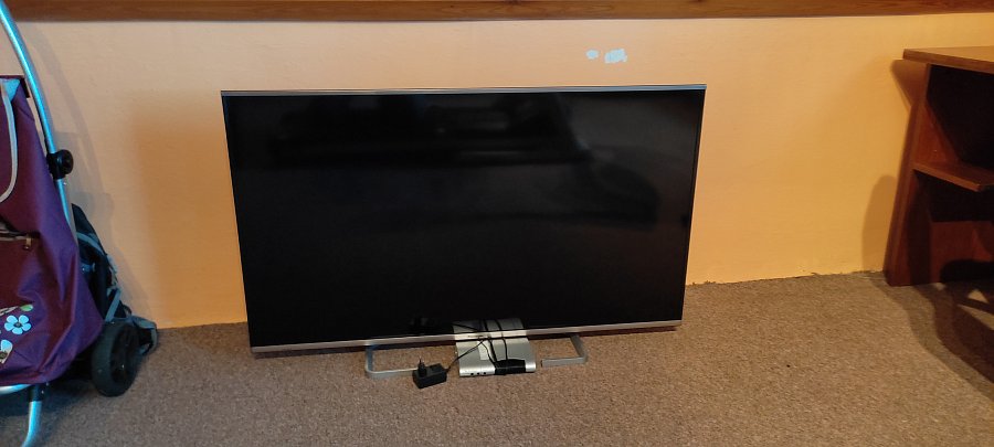 Led  TV TX-48AS640 a set-box