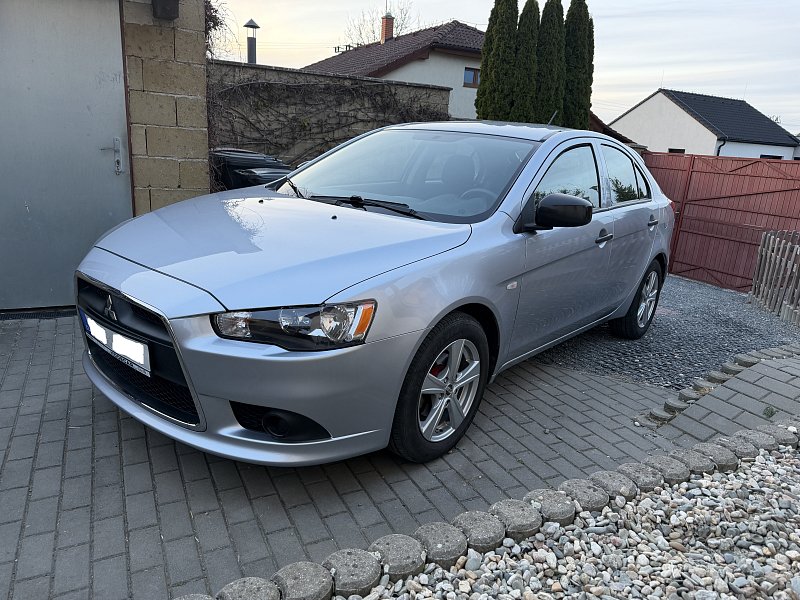 Mitsubishi Lancer 1.6i, najeto 39 000 KM, ČR, 1. maj.