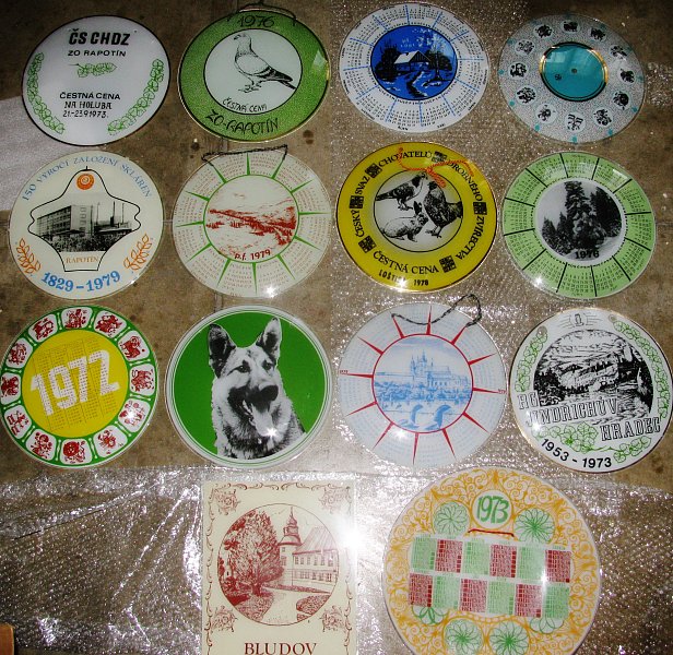 skleněné kalendáře  12 ks