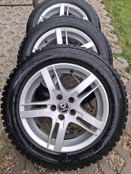 Prodám Alfa Romeo / zimní pneu /185/65/15