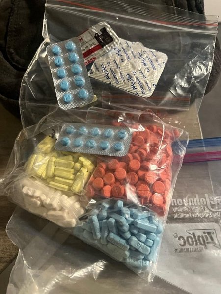 MD *MA, ext *ázi, ko* kain, per*vitin, fluni* trazepam a psy *chedelika – pouze za bitcoiny.