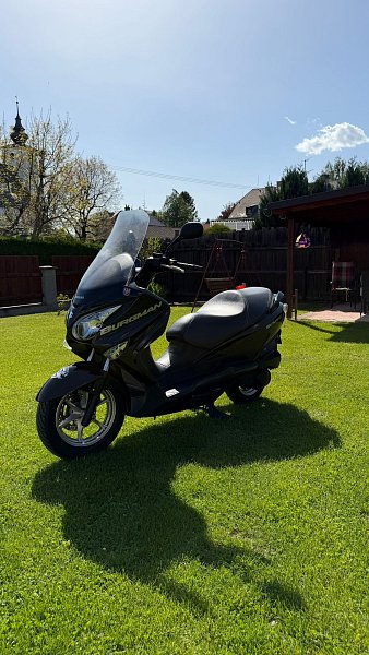 Skútr Suzuki Burgman